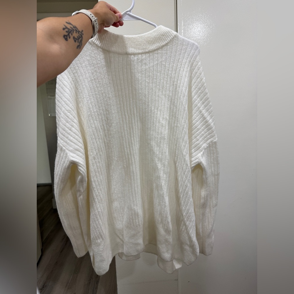 H&M white sweater size M